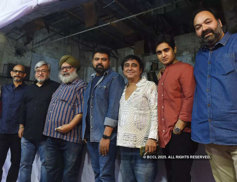 KMC pays tribute to its late alumni Satish Kaushik and KK