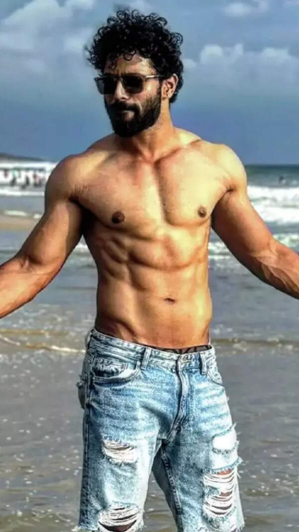 Karthik Mahesh Images