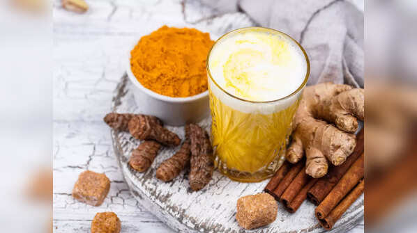 Turmeric and honey milk