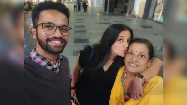 Omkar supported Apurva after her father's death