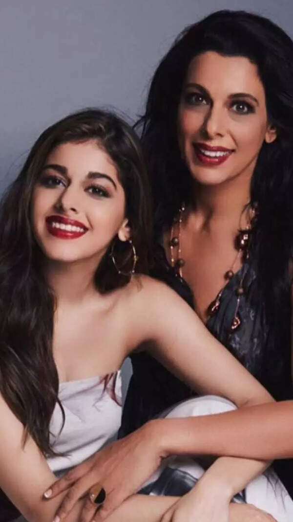 Pooja Bedi Photos