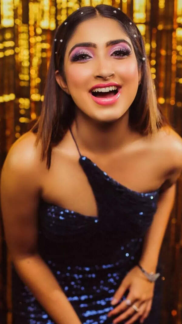 Saanya Iyer Wallpapers