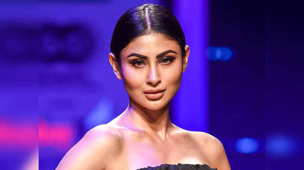 Mouni's hair and makeup
