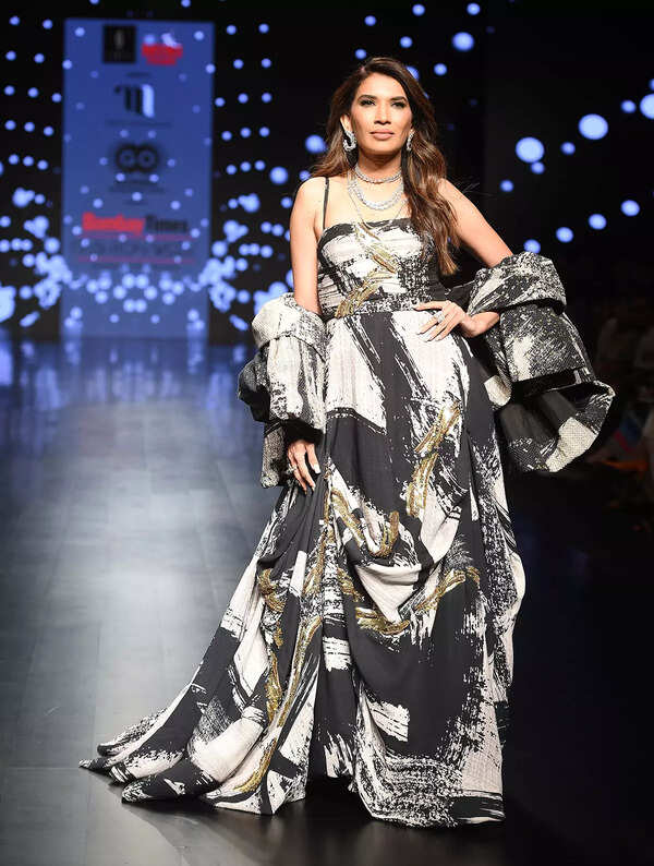 Mansi Bagla Photos