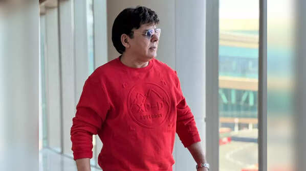 Earning Rs 1000 for a show as a singer in orchestra