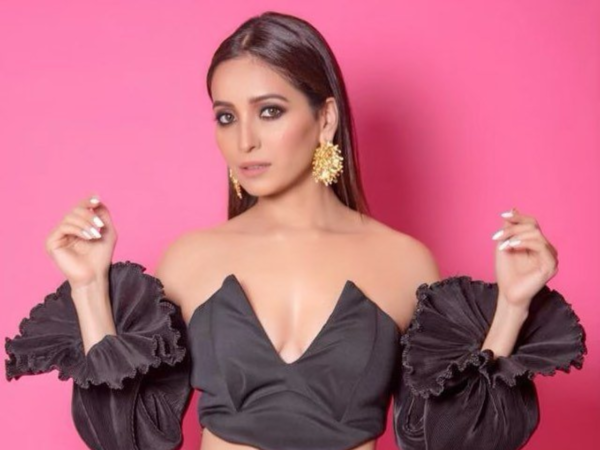 Asha Negi Pictures
