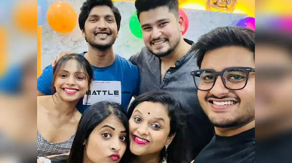 Mandatory groupie