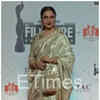 Dripping in GOLD, Rekha dishes out yet another iconic red carpet look!