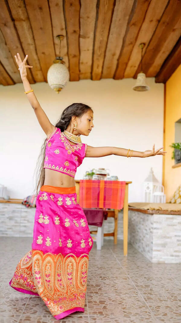 <a class="_64-f" href="https://www.facebook.com/shiamakofficial/"></a>Shiamak Images
