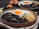 Why is 'Jajangmyeon' a comfort food?