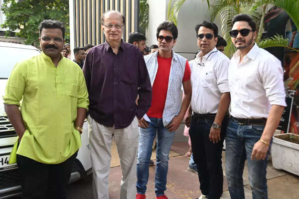 Hrishikesh Joshi Pictures