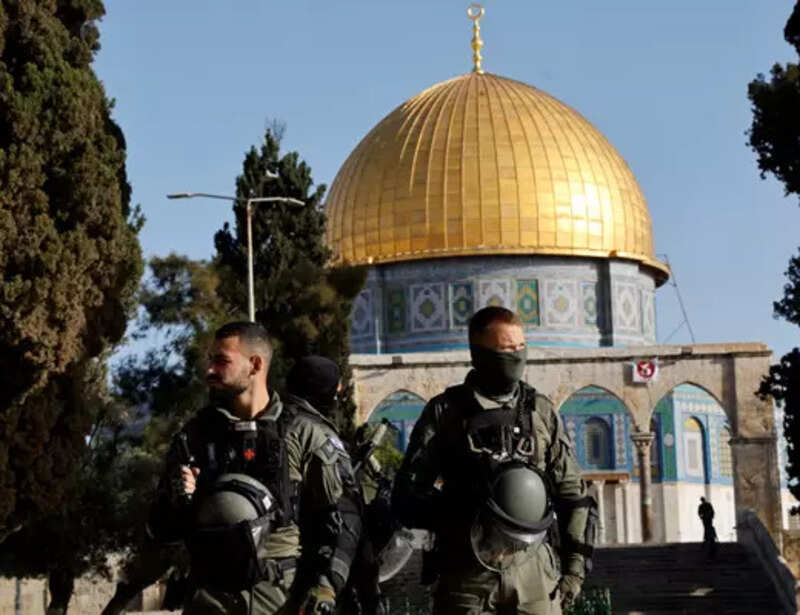 Israeli police raid Jerusalem holy site