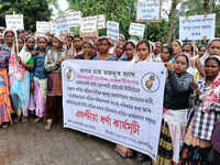 Tea workers protest across 5 Dibrugarh estates over pending demands