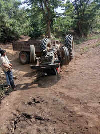 Teen killed after sand-laden tractor overturns in Chatra