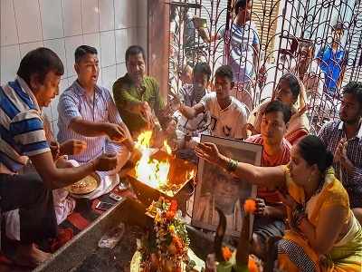 People from all walks of life pray for former prime minister Atal Bihari Vajpayee