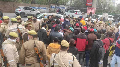 Uttar Pradesh News Updates: Priyanka Gandhi interacts with students who were thrashed by Prayagraj police