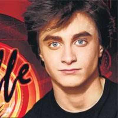 Daniel Radcliffe turns Harry Puffer
