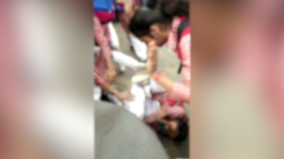 400px x 225px - Delhi: School girls brawl at Yamuna Vihar, video goes viral | City - Times  of India Videos