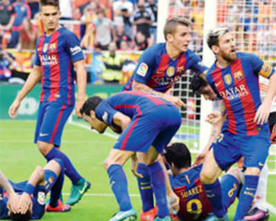 Messi hurls abuse at Valencia fans who hit Neymar with bottle