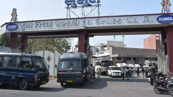 Milk van driver killed over parking fight in Surat