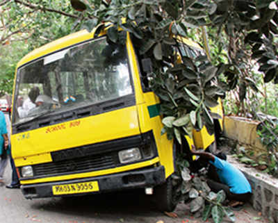 Close shave for 8 schoolkids as bus brakes fail on Pali Hill