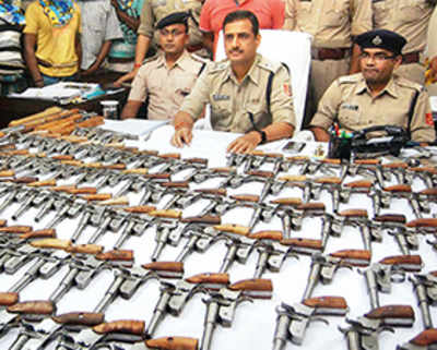 Huge illegal arms haul in Bengal