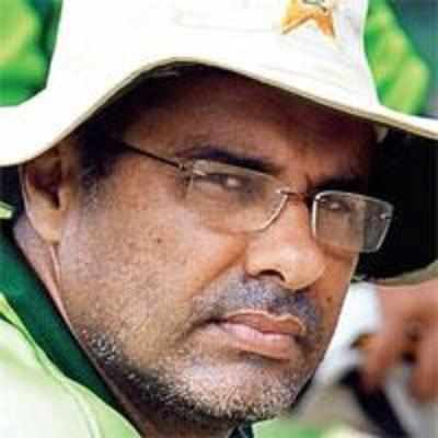 Waqar to step down as Pak coach