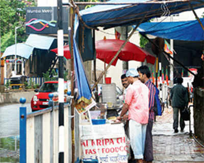 Hawkers outside metro stations have time till TODAY to move out