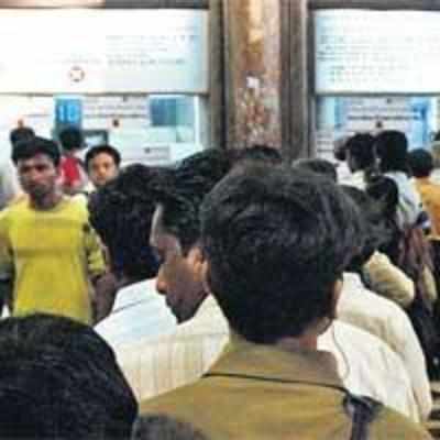 Rly's Net goof-up leave queues at counter high & dry