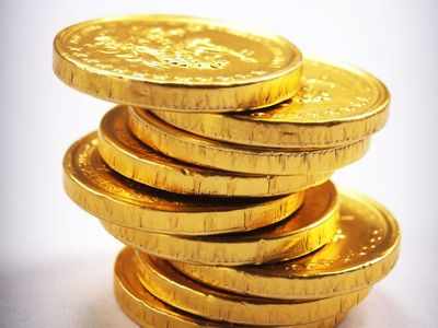 Gold prices decline Rs 281, silver drops Rs 712