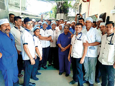 Hospital kitchen shuts down as staff go on strike