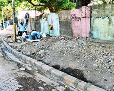 Shanties gone, footpath to come by Wadala Bridge