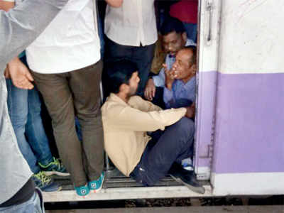 RPF men posing as commuters nab 200 bullies in ten days