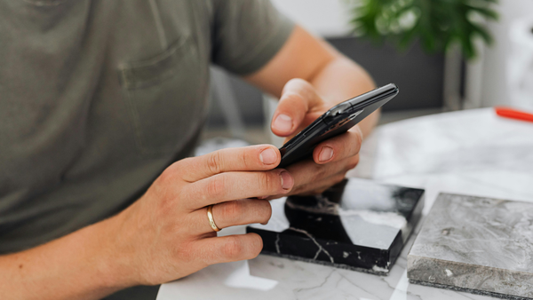 Govt holds consultations with industry to beef up mobile security