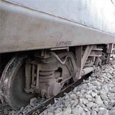 Two die as train hits Sumo near Nagothane