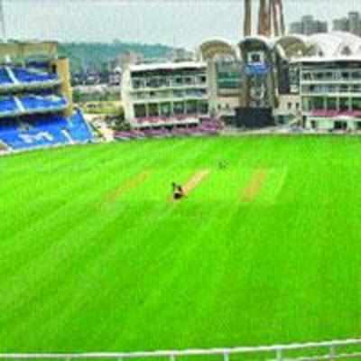 IPL fever grips NM: Rush begins for counter, online sales of match tickets