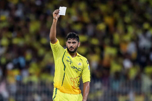 Urvil Patel’s six-hitting carnage: The 200-sixes-a-day routine, Dhoni’s special bat and ‘mai dhamaka karunga’ promise
