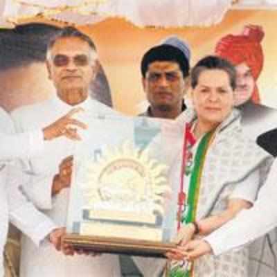 PM will take steps to enhance land ceiling limit, says Sonia