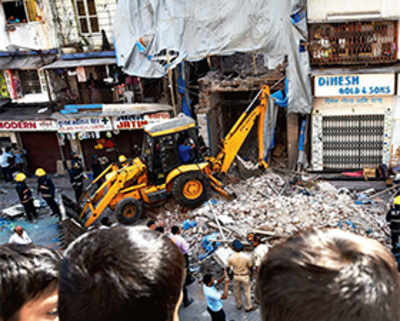 Three labourers injured in Colaba building collapse