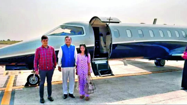 Maharashtra polls: Shirdi BJP rebel travels by special aircraft to hold talks with Devendra Fadnavis