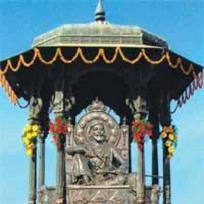 Shivaji statue misses date with Raigad