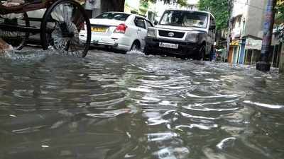 West Bengal floods: Incessant rains claim two lives, five districts deluged