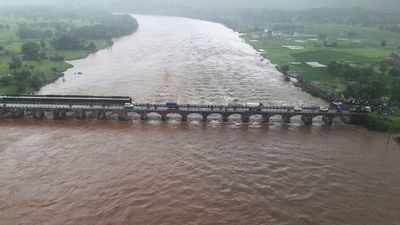 22 missing as Mumbai-Goa highway bridge collapses