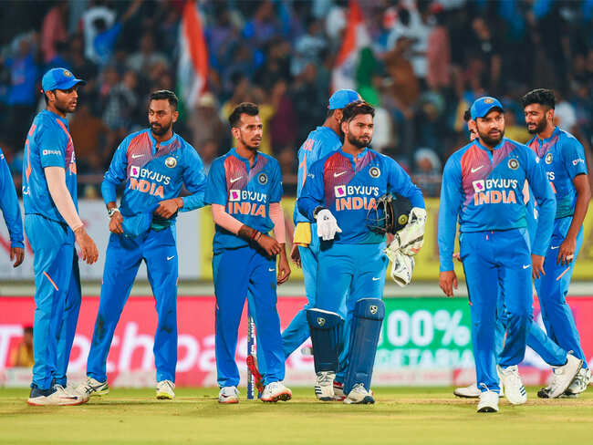 2nd T20I: Indian bowlers restrict Bangladesh to 153/6