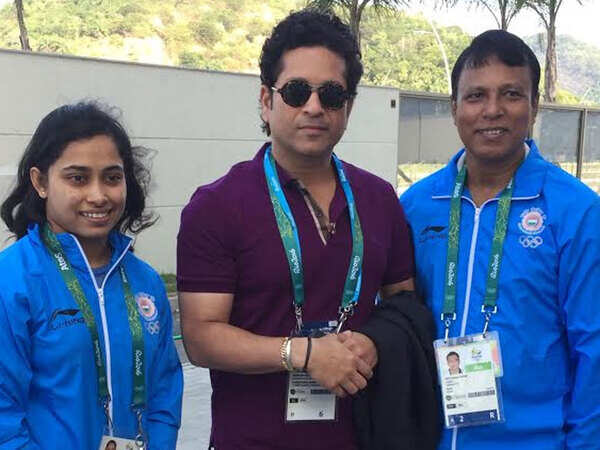 Sachin Tendulkar visits Indian athletes in Games Village