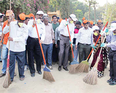 BMC, locals kick off cleanliness contest with Shivaji Park