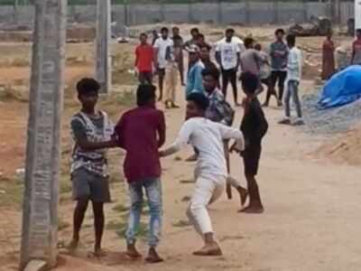 Telangana: Teens fight with bat, bottles in Warangal