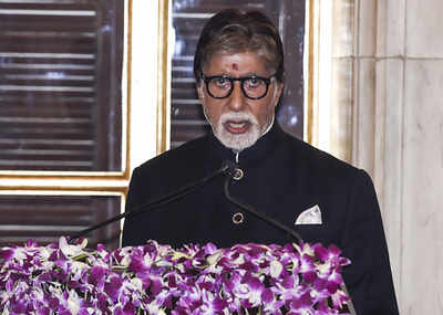 Amitabh Bachchan lauds efforts of doctors and medical staff; urges fans to stay indoors amid lockdown