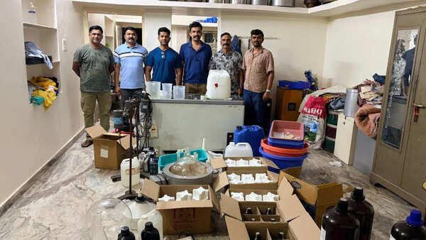 Peddler cabbie’s arrest leads to Gujarat drug lab bust