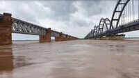 Watch: Water level receding at Dowleswaram Barrage in East Godavari district 